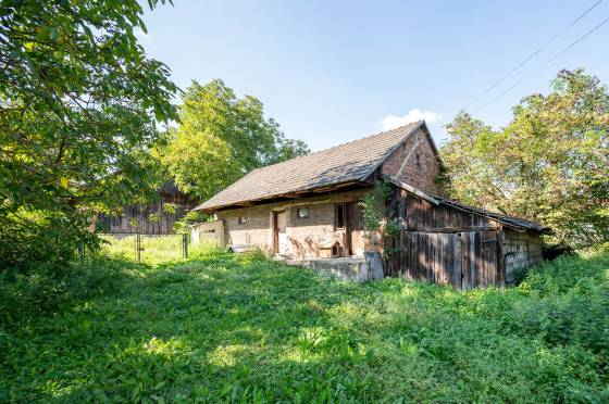 Działka rolno-budowlana z drewnianym domem