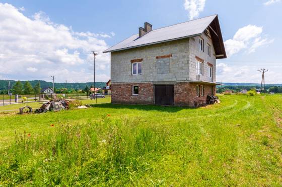 Dom w stanie surowym w Korytnikach