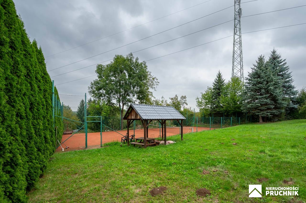 Działka budowlana wraz z kortem tenisowym