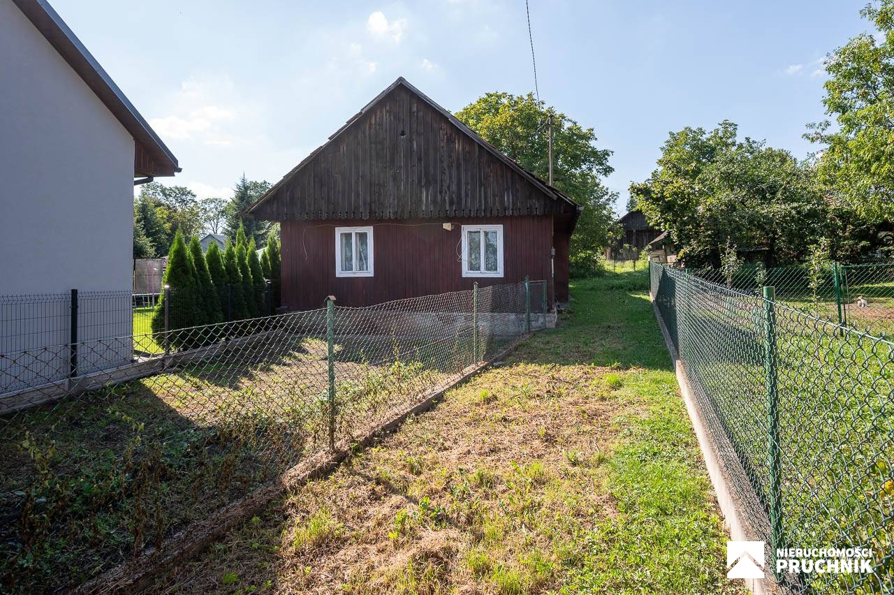 Działka rolno-budowlana z drewnianym domem